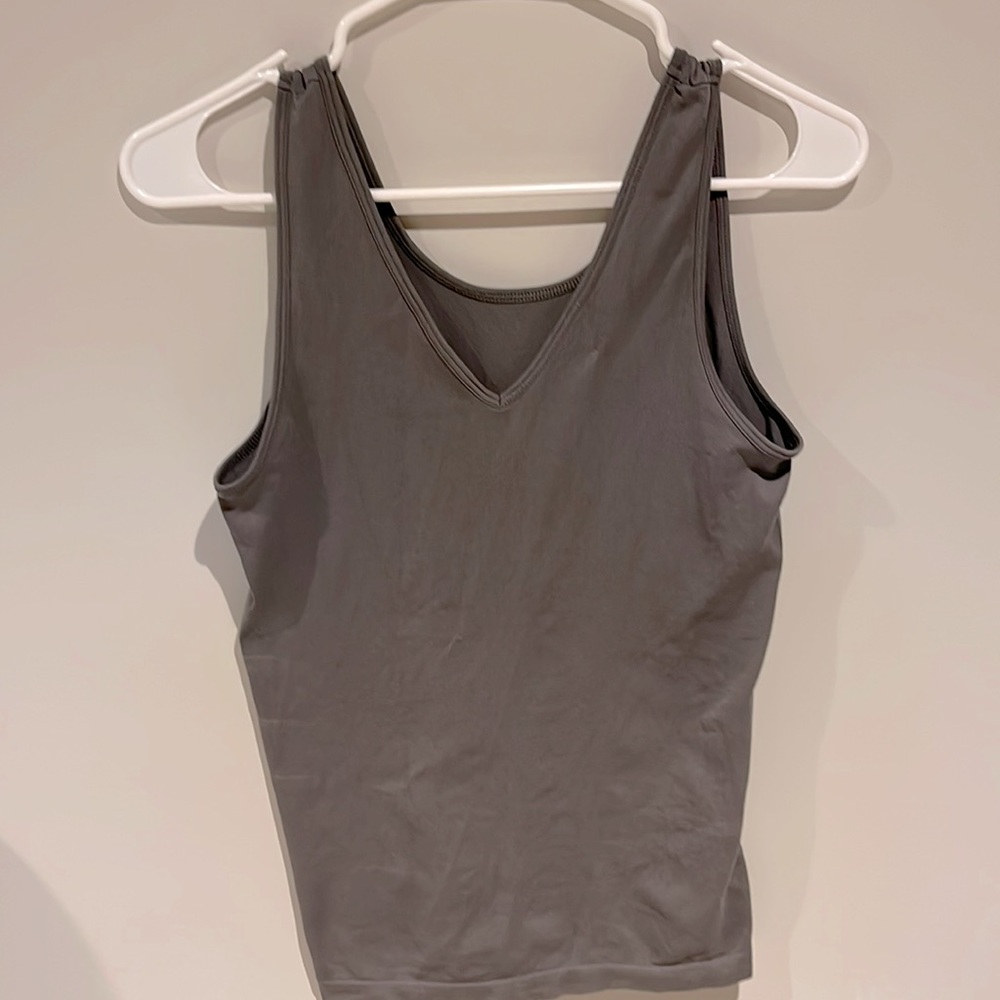 An medium/small Apt 9 gray tank top.